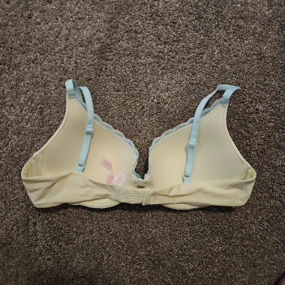 Victoria's Secret Light Yellow T-Shirt Bra with Light Blue Trim - Picture 2 of 3